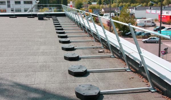 Garde-corps autoportants sur toiture plate