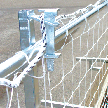 Equipement de sécurité collective - potelet avec lisse et filet de protection